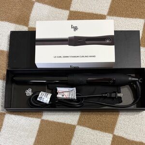 Lange 25mm Titanium Curling Wand in Black